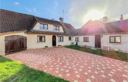 Amazing Home In Saigneville With 4 Bedrooms And Wifi