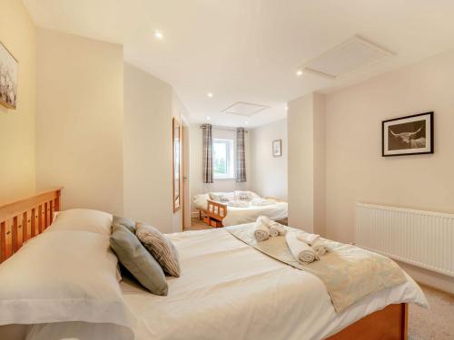 a bedroom with two beds in a room at Kiln Hill Cottage in Pateley Bridge