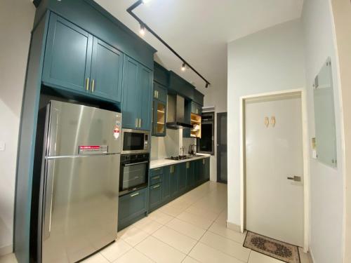 Kuchyň nebo kuchyňský kout v ubytování Luxury 2-Storey Terrace House near IOI City Mall Putrajaya