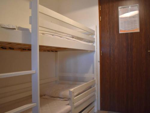 Poschodová posteľ alebo postele v izbe v ubytovaní Studio Cabine avec Balcon, Fontaine-Romeu - Parking Inclus - FR-1-580-88