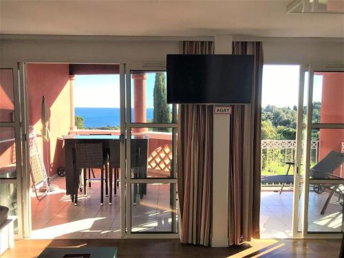 Cap Esterel: Appartement 3 pièces avec grande terrasse et vue mer