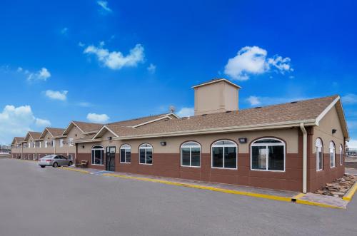 a building with a car parked in front of it at Econo Lodge Scottsbluff in Scottsbluff