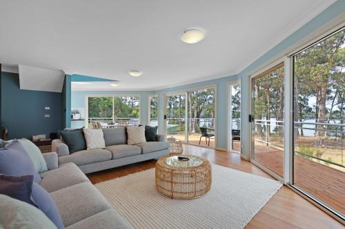 Un lugar para sentarse en Tall Trees- Forest hideaway on Hastings Lagoon