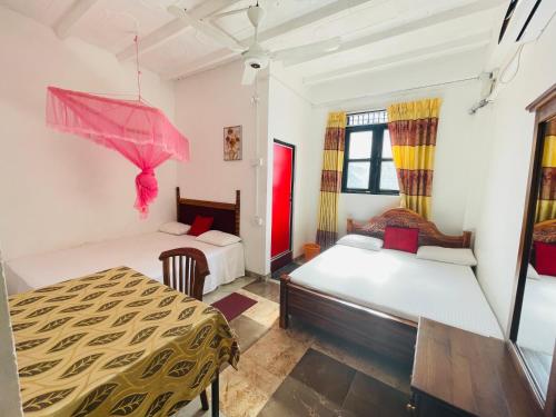 Postel nebo postele na pokoji v ubytování Dambulla Tourist Resort