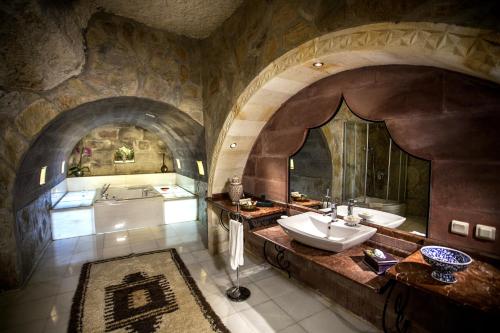 a large bathroom with a sink and a tub at Museum Hotel in Uchisar