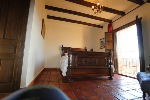 a bedroom with a bed in the corner of a room at Casa Rural Rincón de la Fuente in Buenaventura