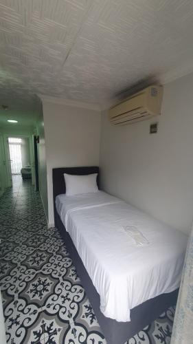 a bedroom with a large white bed in a room at Lemon Residence in Istanbul