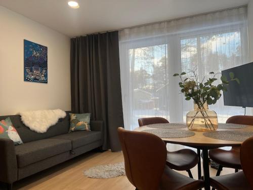 Χώρος καθιστικού στο Kärdla Holiday Apartment with Sauna and Terrace