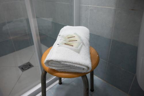 a towel sitting on a chair in a bathroom at Ostello Città di Rovereto in Rovereto