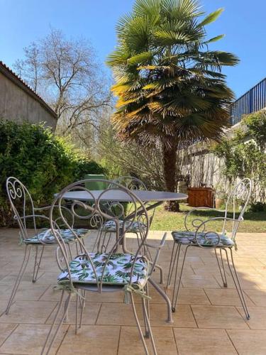 Gallery image of Maison bord du Thouet/ parking/ terrasse / fibre in Taizé