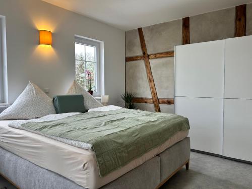 ein Schlafzimmer mit einem großen Bett und einem weißen Kühlschrank in der Unterkunft Ferienwohnung Landliebe in Rudolstadt