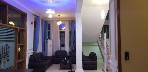 Χώρος καθιστικού στο Eastern City Hotel