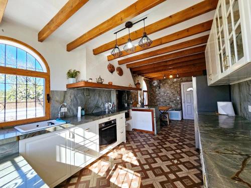 a kitchen with a sink and a counter top at CHALET ALICANTE Sol y Luz in San Vicente del Raspeig