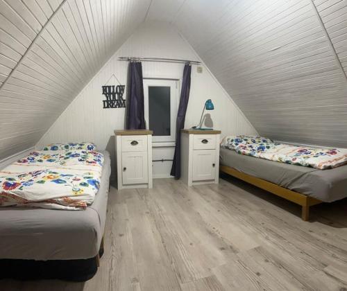 מיטה או מיטות בחדר ב-Chatka pod Martinskými Hoľami