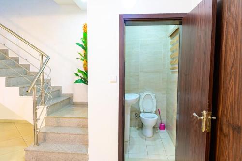 Fotografie z fotogalerie ubytování Cc & Cg Homes Luxury 4 Bedrooms Holiday Home v destinaci Abudža