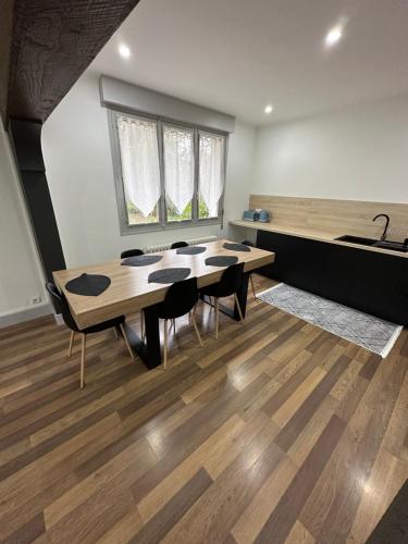 a dining room with a table and chairs and a sink at Gîte d'Esila in Saint-Aignan