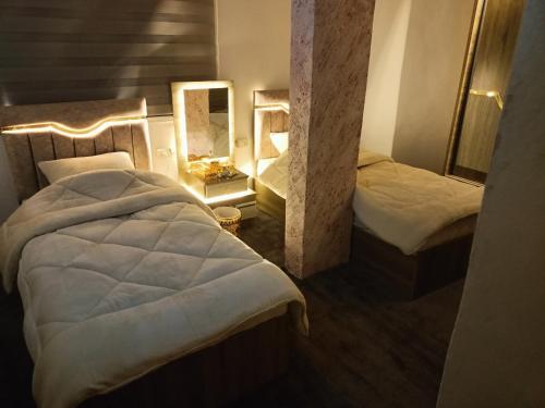 Postel nebo postele na pokoji v ubytování hostel ـ Karak dream