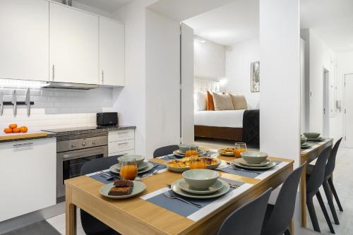 WHome Lisbon's Best Kept Secret: 2-Bed w/AC & Patio