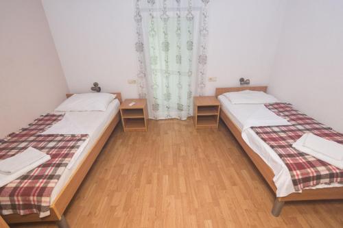 Un pat sau paturi într-o cameră la Guest House Maria
