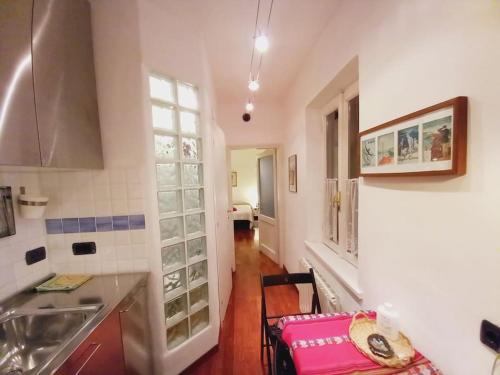 A kitchen or kitchenette at The Ivy House in the Castle