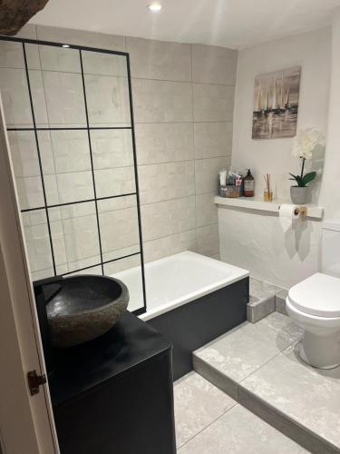 Koupelna v ubytování The Old Post Office, Cosy Grade II listed 2 bed apartment Windermere