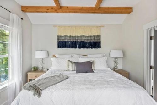 Φωτογραφία από το άλμπουμ του LUXURY on SACO RIVER with HOT TUB & MOUNTAIN VIEWS σε Conway