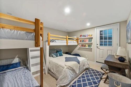 Φωτογραφία από το άλμπουμ του LUXURY on SACO RIVER with HOT TUB & MOUNTAIN VIEWS σε Conway