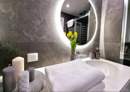 Kúpeľňa v ubytovaní Westin House Resort Kołobrzeg - 109 BASEN, SAUNA, JACUZZI, PRYWATNY PARKING W CENIE