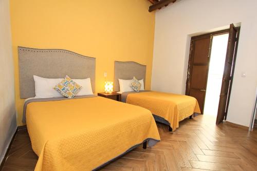 Postel nebo postele na pokoji v ubytování Hotel Universidad