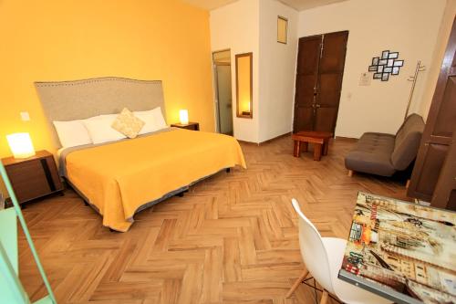 Postel nebo postele na pokoji v ubytování Hotel Universidad