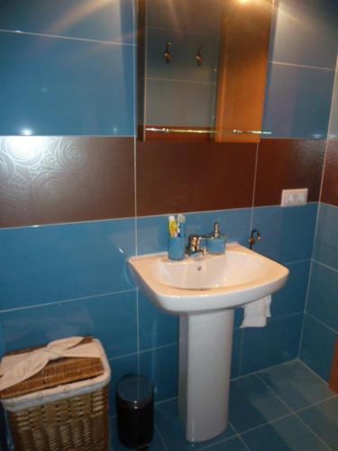 a bathroom with a sink and a mirror at La buhardilla de Mayte in Broto