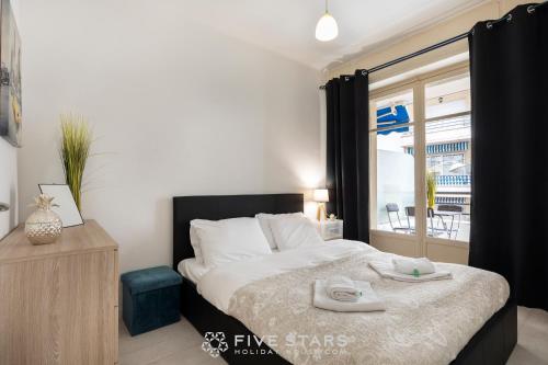 Кровать или кровати в номере Suite Reine Marie FSHH