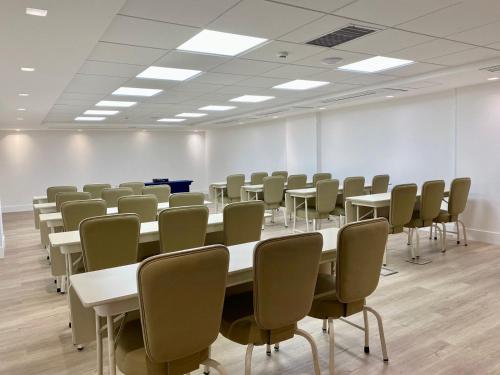 Οι επιχειρηματικές εγκαταστάσεις ή/και οι αίθουσες συνεδριάσεων στο Manaíra Hotel