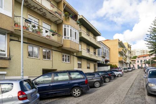 WHome Peaceful Algés Family Home away from City Noise