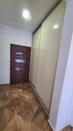 a room with glass walls and a door at Dom pod Wroclawiem19 in Domasław