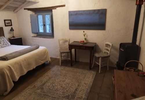 a bedroom with a bed and a table and chairs at Casa Lisa Guest rooms in Bibbiena