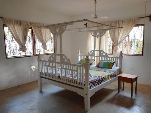 Un pat sau paturi într-o cameră la ZiwaHuru