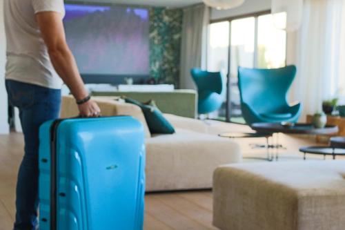 TV a/nebo společenská místnost v ubytování CALADEA Locations de Vacances 5 étoiles, piscine chauffée
