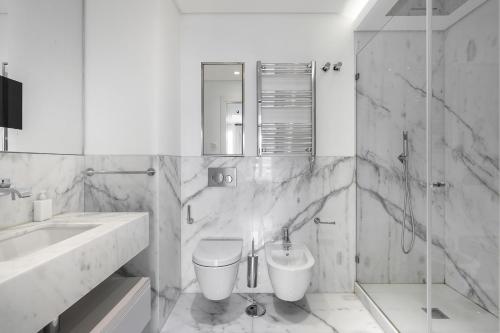 WHome Urban Retreat: Downtown Luxury, Parking, AC & Elevator
