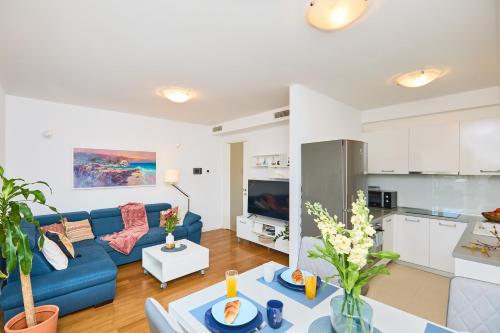 Beachfront Luxury Complex 2BD Sunset Apartment
