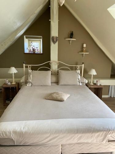 Postel nebo postele na pokoji v ubytování Maison de Campagne Le Pâtis aux Chevaux proche circuit 24H et Le Mans