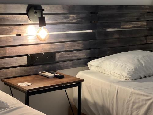 a bedroom with two beds and a wooden wall at HOTEL 9.5 SAN FERNANDO in Cali