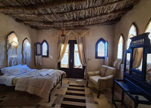 Postel nebo postele na pokoji v ubytování Shanda Lodge Desert Resort