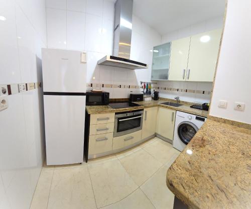 Kuchyň nebo kuchyňský kout v ubytování BEACH VALENCIA LUXURY B40-7 Apartament on Beach