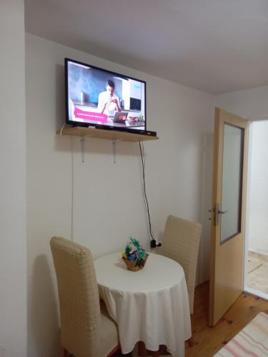 TV a/nebo společenská místnost v ubytování Soba Dujaković