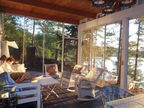Quiet, secluded cottage for rent on Blackstone Lake, Ontario