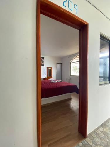 a mirror reflection of a bedroom with a bed at Hotel El Rincon de Don Juan in Tecolutla