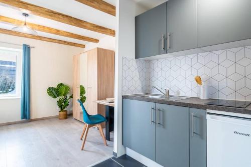Kuchyňa alebo kuchynka v ubytovaní Un refuge douillet et moderne au cœur d'Audincourt