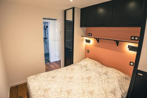 Photo de la galerie de l'établissement Appartement climatisé avec garage au cœur du centre ancien, à Sainte-Maxime