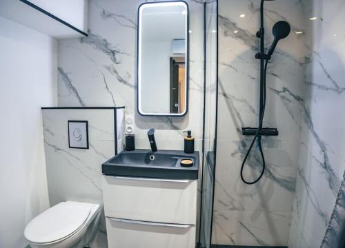 Photo de la galerie de l'établissement Appartement climatisé avec garage au cœur du centre ancien, à Sainte-Maxime